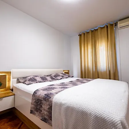 Apartment Ena Pula